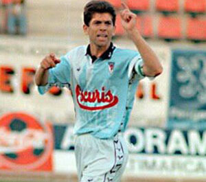 Fabiano Soares en un partido con el Compostela