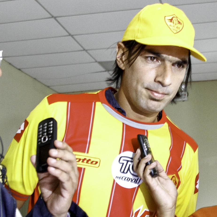 Sebastián Abreu en su presentación con el Club Sociedad Deportiva Aucas